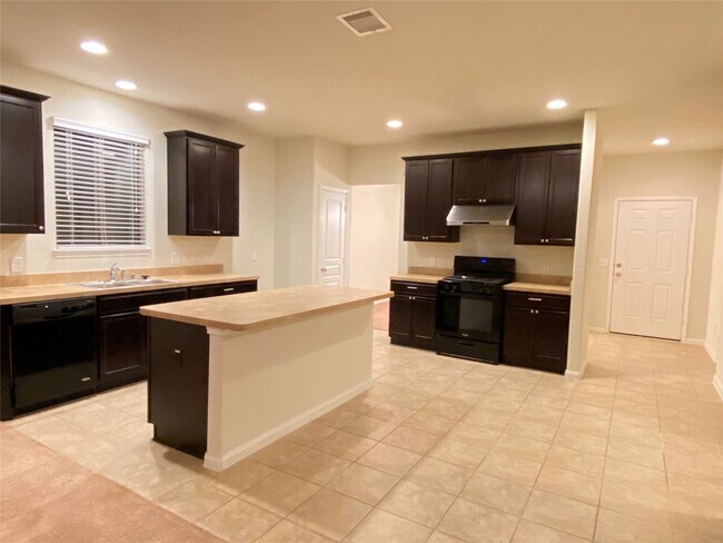 Photo - 819 Messina Ln