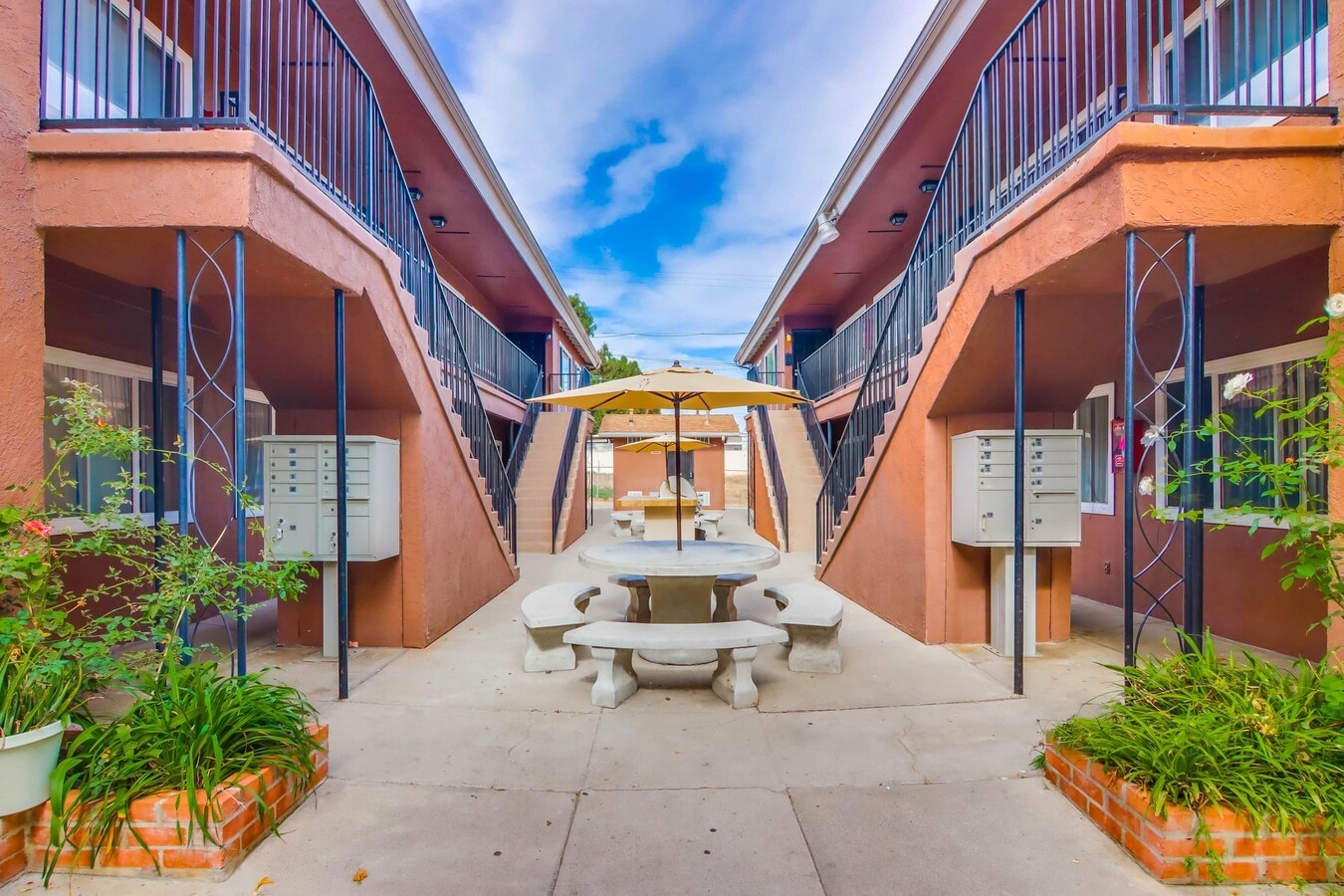 Bright 2 bed 1 bath in Pacific Beach - Bright 2 bed 1 bath in Pacific Beach Apartment Unit 2248