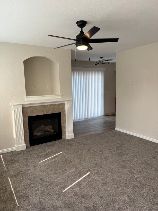 Building Photo - 16921 N Pamelas Loop Unit 101