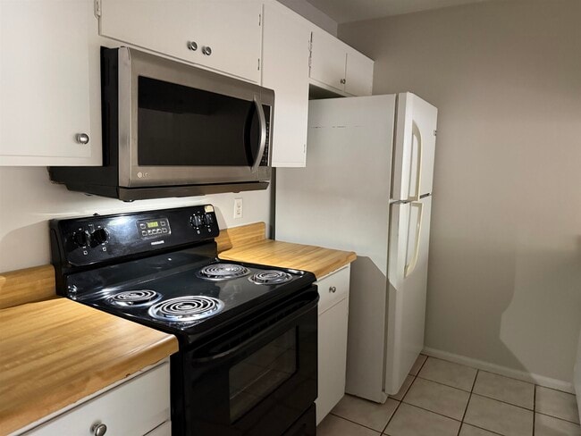 Photo - 203 Parkbrook Cir