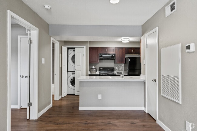 2BR, 2BA - 862SF - Dining