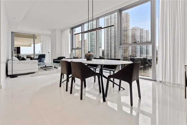 Building Photo - 300 Biscayne Blvd Way Unit 804