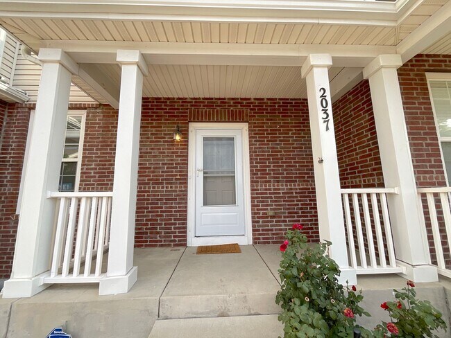 Photo - 2 Bedroom Townhome Available Near S Circle...