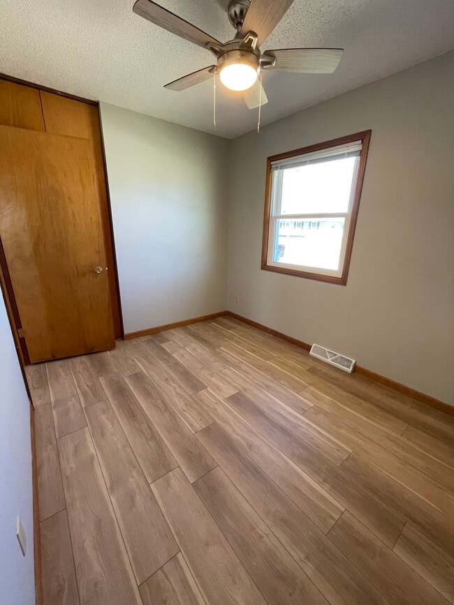 Photo - 975 W 9th Ave