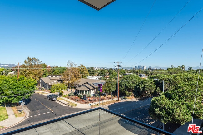 Photo - 11600 National Blvd Unidad 201