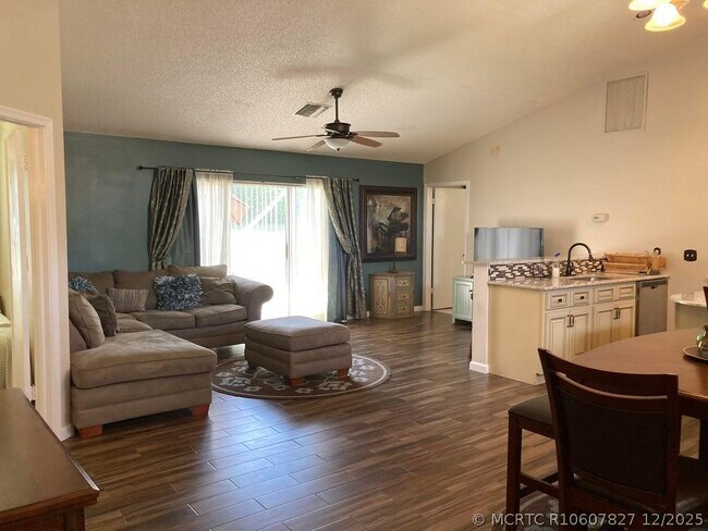 Photo - 13016 Meadowbreeze Dr
