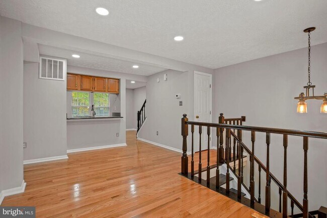 Photo - 1539 Woodcrest Dr