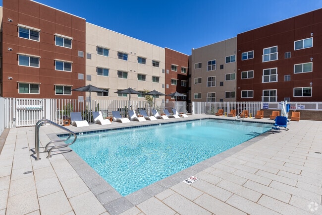 Building Photo - Residences on Main