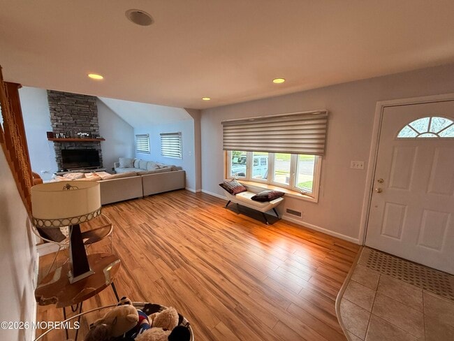 7 Carole Dr