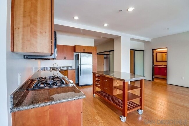 Photo - 2 bedroom downtown, 2 bath and 2 parking spaces.  View! (Solara Lofts)