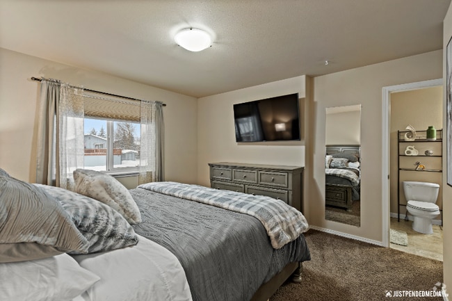 Building Photo - 9115 Washburn St Rental