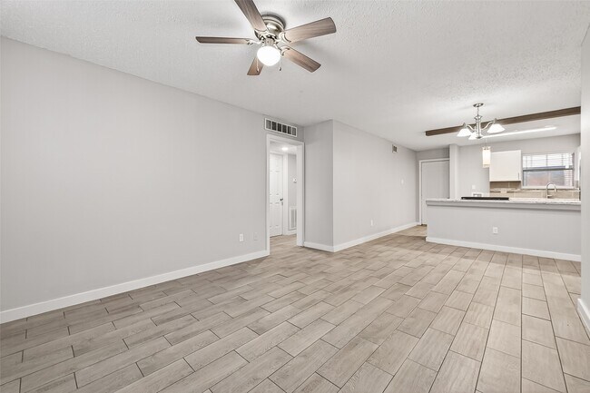 Photo - 1230 Shadowdale Dr Unit 17