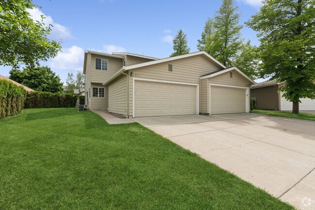 Building Photo - Carefree Townhouse Living in North Kalispell