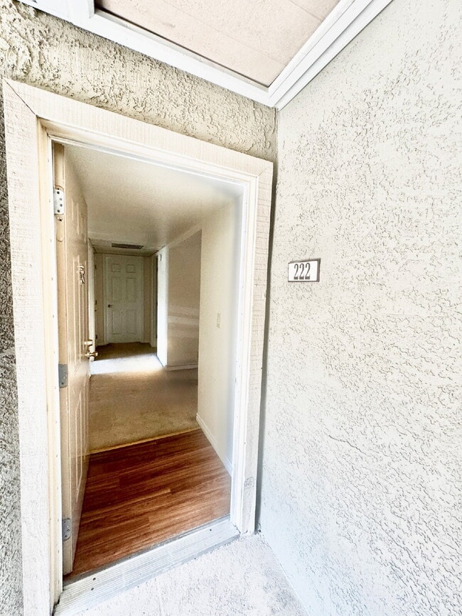 Photo - Lovely 2 Bed, 2 Bath Upstairs Condo for Rent in Guard Gated Community! Unidad #222