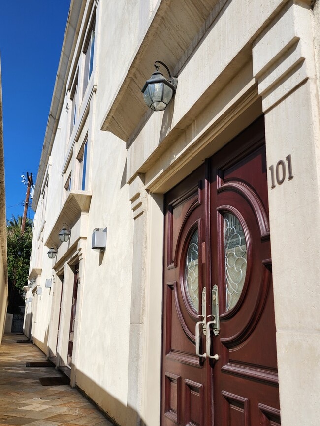 Photo - 10389 Almayo Ave