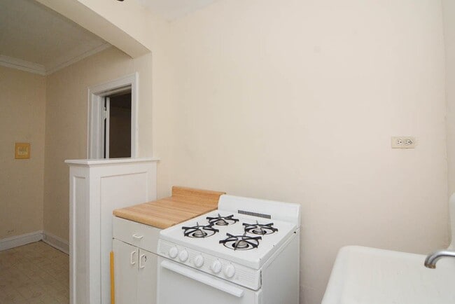 Photo - 4321 N Paulina St Unidad W3