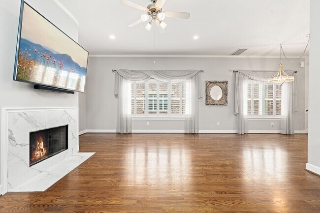 Photo - 548 Westcross St