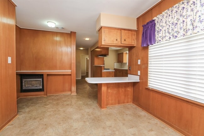 Photo - 14742 Hempstead Rd