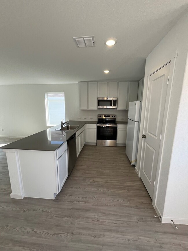 Photo - 1209 Moraine Pl