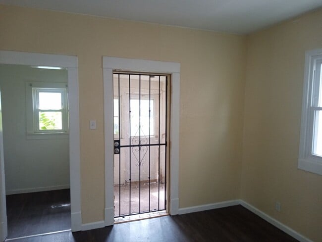 Photo - 422 Dexter St