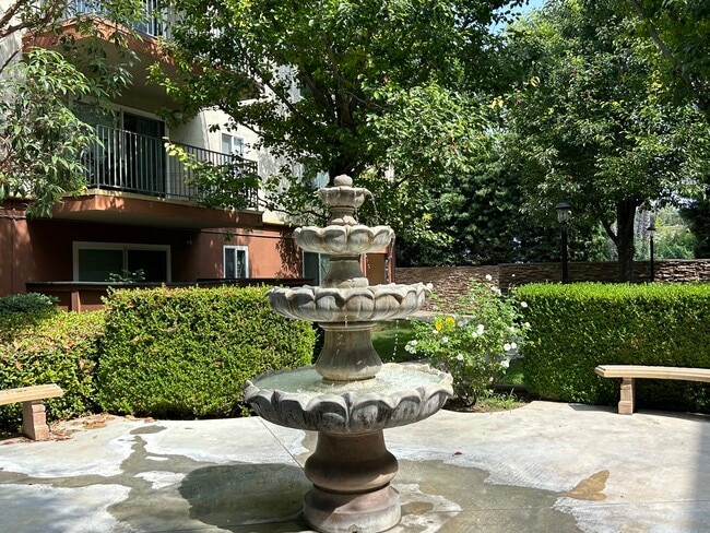 Courtyard area - 400 N Acacia Ave Unit A-35