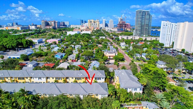 Photo - 312 N Bromeliad