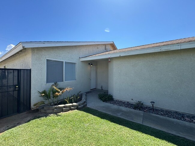 Building Photo - Beautiful Home in the Heart of Cathedral City