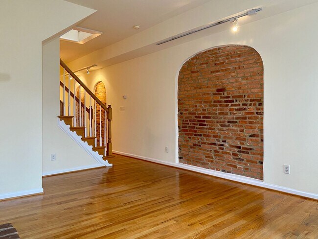 Photo - Gorgeous 2Bed/2.5Bath Townhome with Roofto...