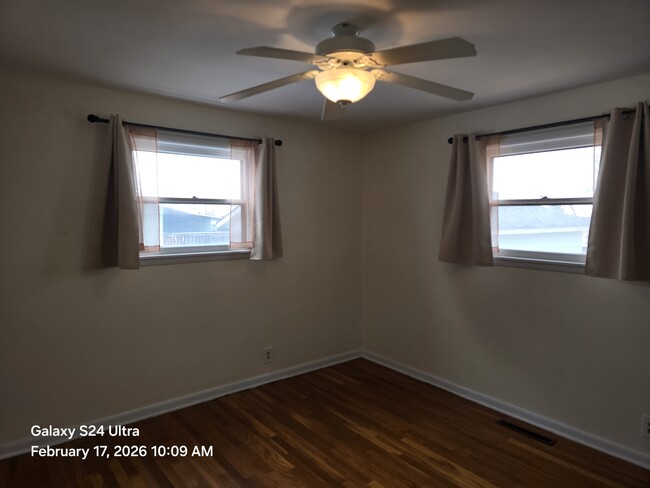 Photo - 521 Monroe St