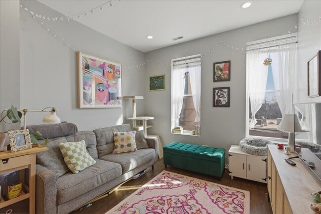 Photo - 1656 W Cortland St Unidad 6