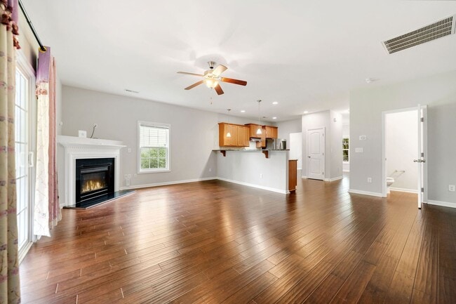 Photo - Gorgeous 5 bedroom home with loft + fully fenced yard!
