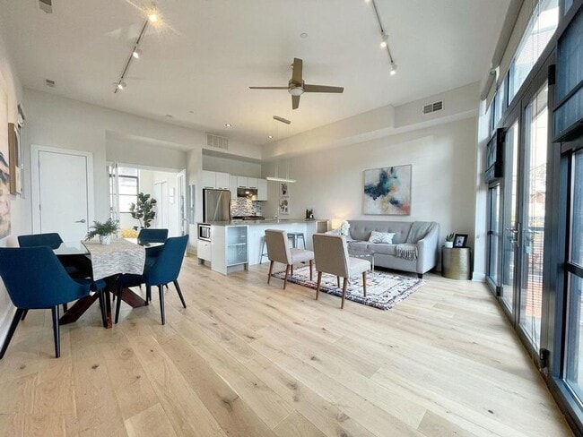 Photo - 2426 Ontario Rd NW