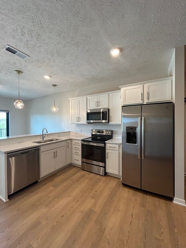 Photo - Elkhorn Landing Rentals (20605 Elkhorn Dr.) Unidad #203