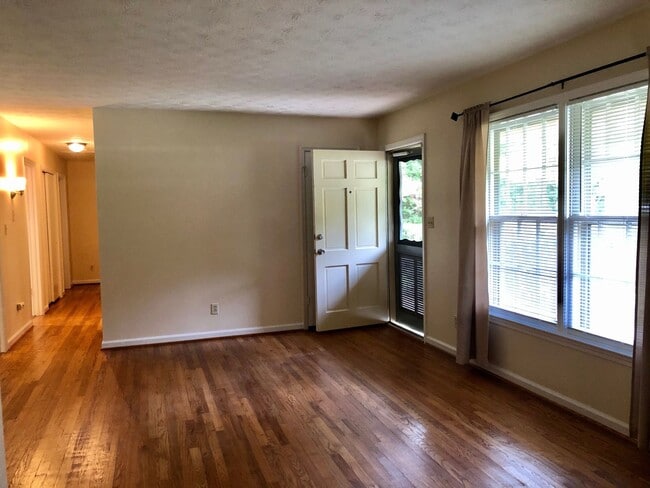 Photo - Stepless ranch home in Mableton
