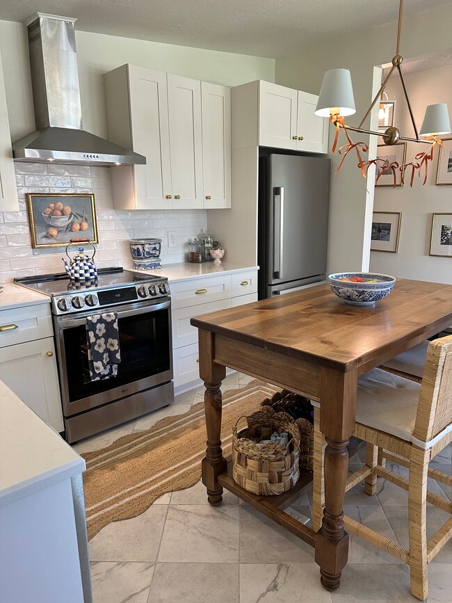 Kitchen - 1471 E 22nd St Unit Upstairs Apartment