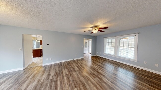 Photo - 1095 Burnside Rd