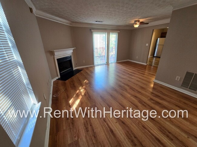 Photo - WOW!!! GORGEOUS DUPLEX / GREAT ROOMMATE FLOORPLAN / UPGRADES / GREAT LOCATION / PRIVATE YARD