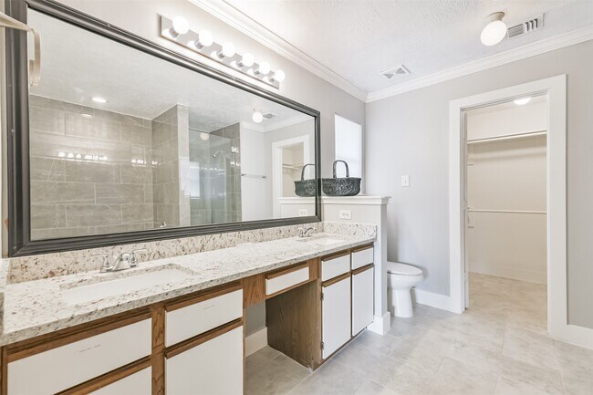 Building Photo - 1623 Stonehaven Village Cir