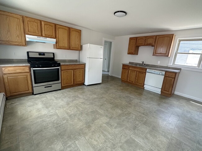 Building Photo - Newly renovated first Floor 1-Bedroom Apar... Rental