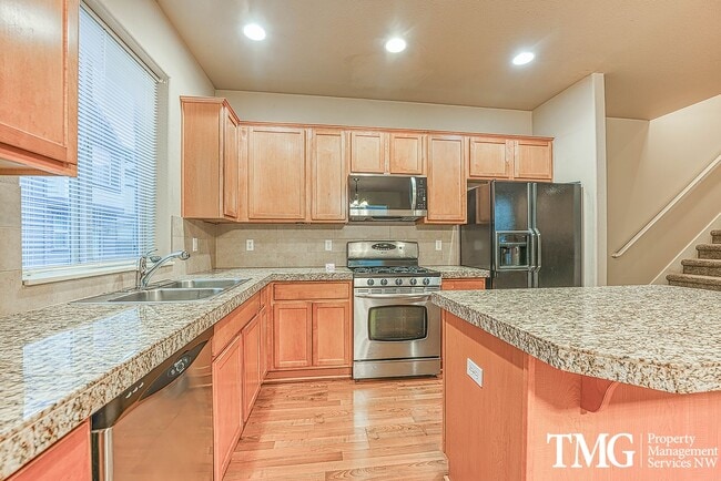 Photo - Gorgeous Four Bedroom Townhome in Hillsboro!