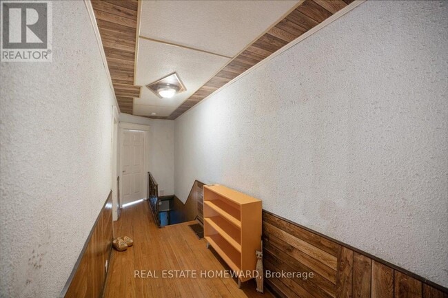 Photo - 697 Dupont St