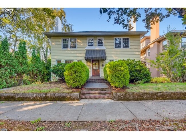 Front of House - 1223 NE Schuyler St Unit 3