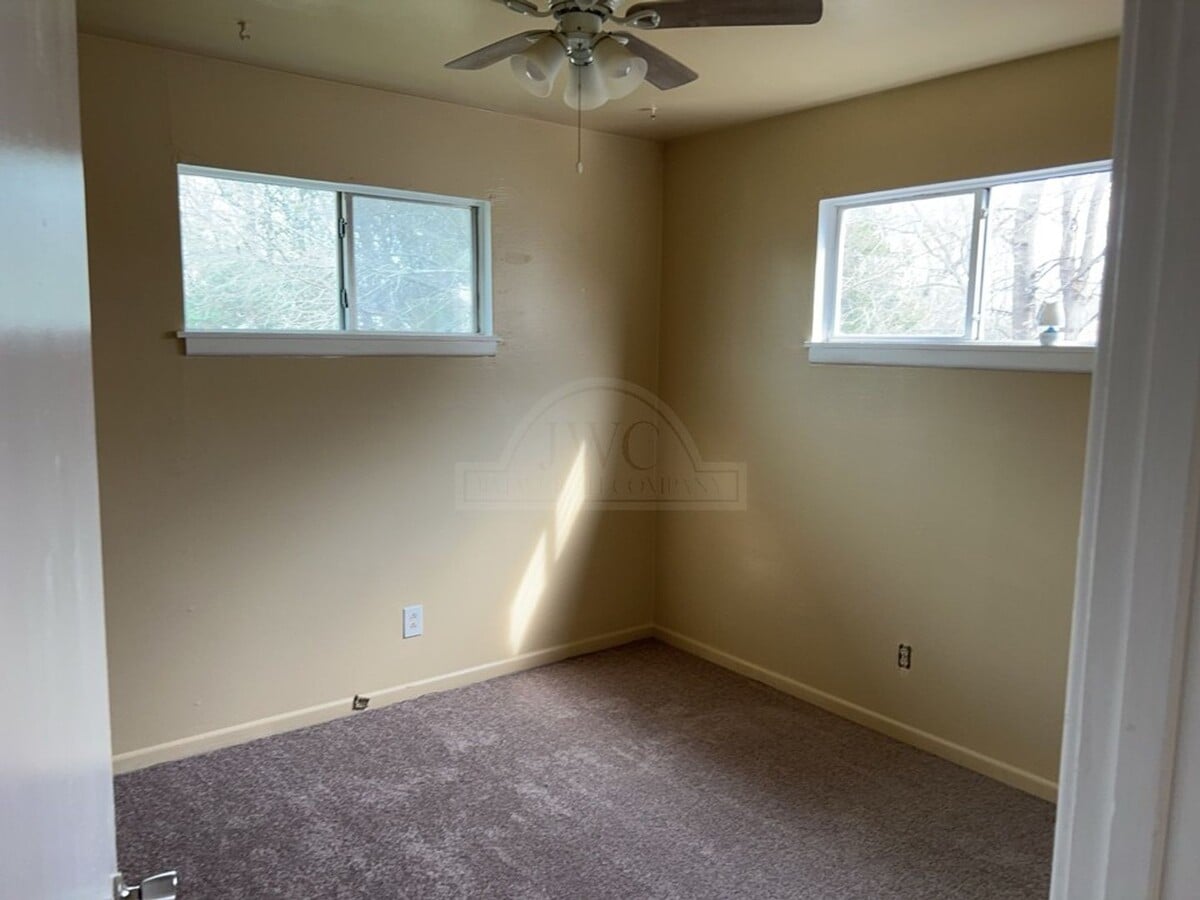 Photo - 127 W Stacie Rd