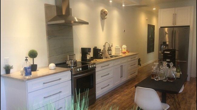 Building Photo - NO2504