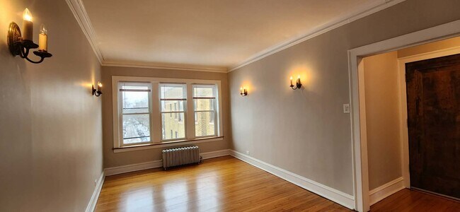 Photo - 1921 W Berteau Ave Unit 3D