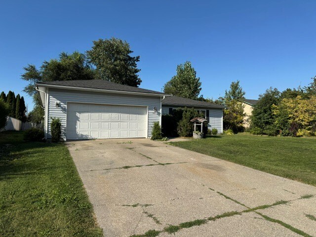 915 Dee Ct