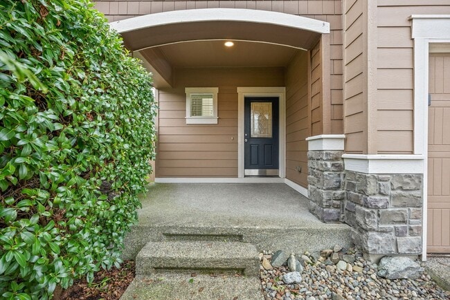 Photo - Spacious 4-Bed Puyallup Home For Rent | 3-Car Garage & Quick Commute to JBLM!