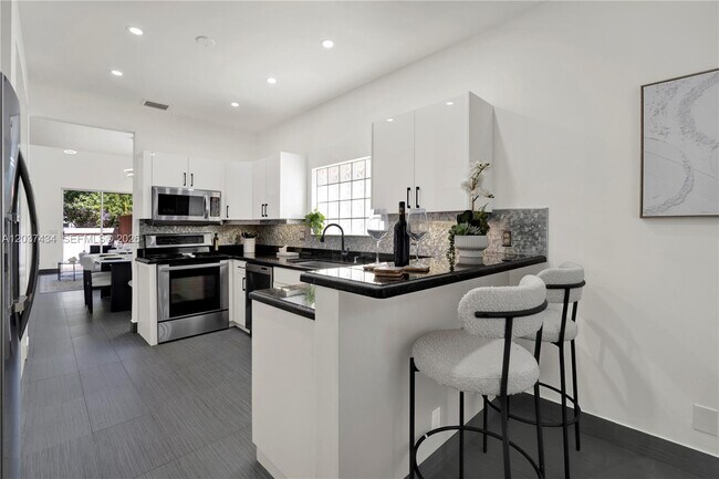 Photo - 1251 Hayes St