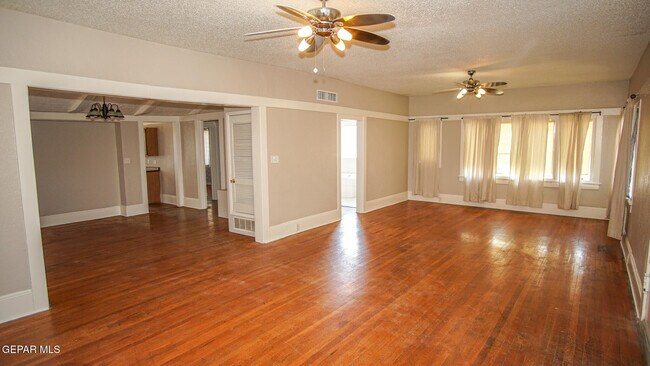 Photo - 7600 Franklin Dr