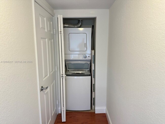 Photo - 816 NW 11th St Unidad 803